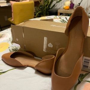 Madewell Brown D’Osay Flats size 9.5.  Bought last year, retired and don’t need